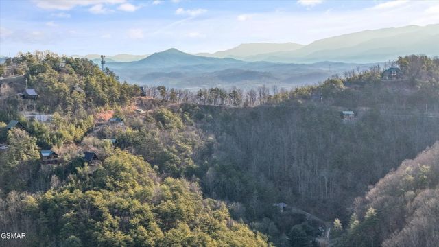 5 Falcon View Way, Sevierville, TN 37862