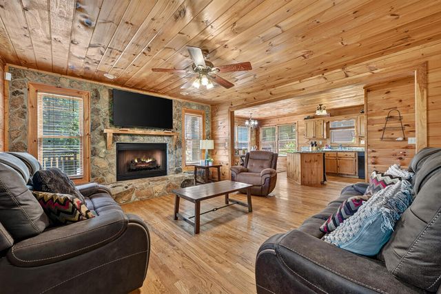 220 Chat-A-While Lane, Morganton, GA 30560