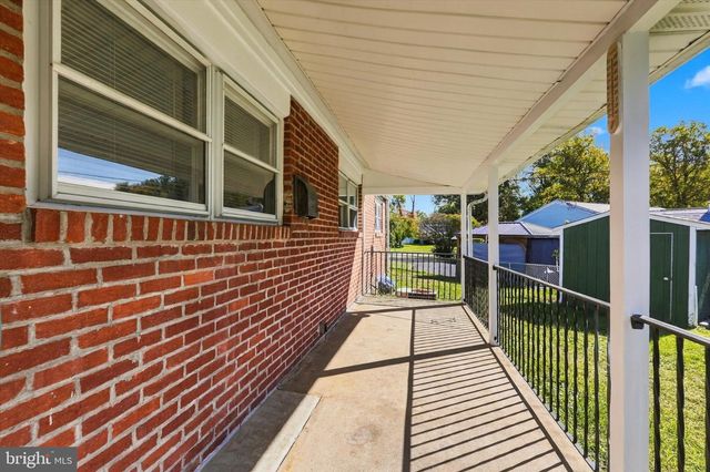 2105 N BENT LN, Aston, PA 19014