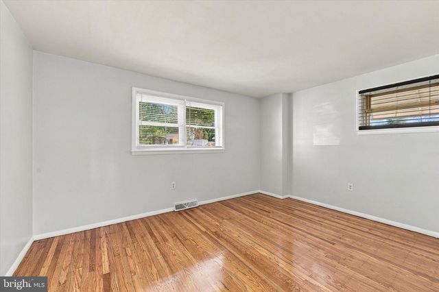 2105 N BENT LN, Aston, PA 19014