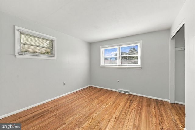 2105 N BENT LN, Aston, PA 19014