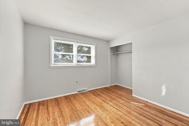 2105 N BENT LN, Aston, PA 19014