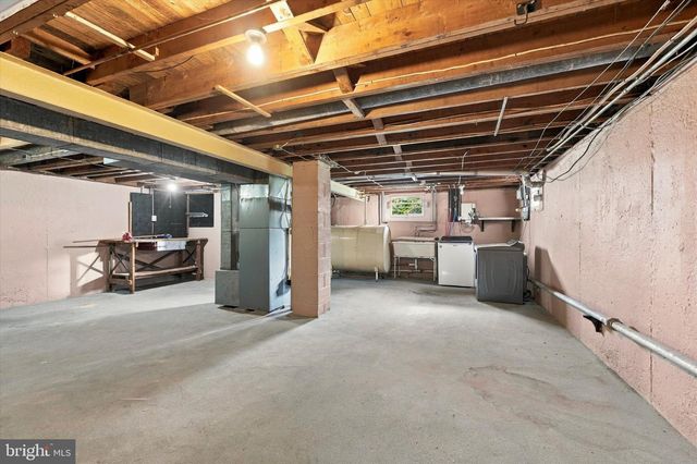 2105 N BENT LN, Aston, PA 19014