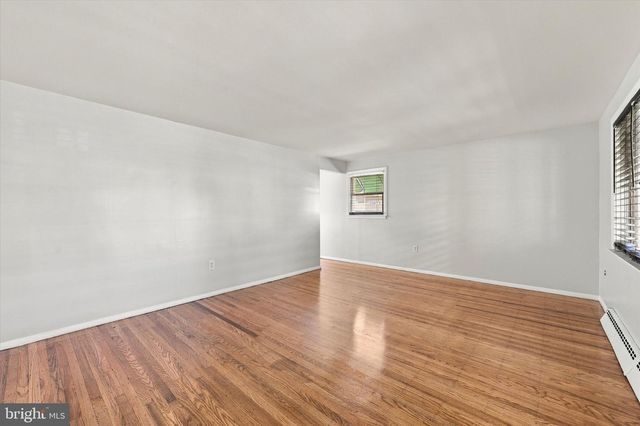 2105 N BENT LN, Aston, PA 19014