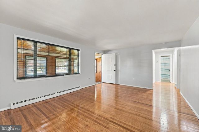 2105 N BENT LN, Aston, PA 19014