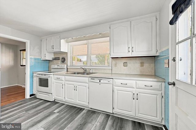 2105 N BENT LN, Aston, PA 19014