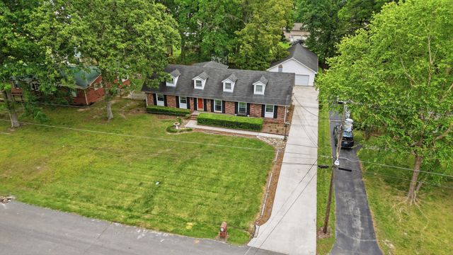 1205 Woodcrest Dr, Manchester, TN 37355