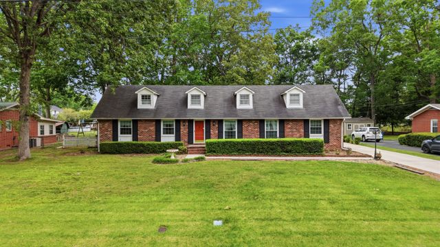 1205 Woodcrest Dr, Manchester, TN 37355