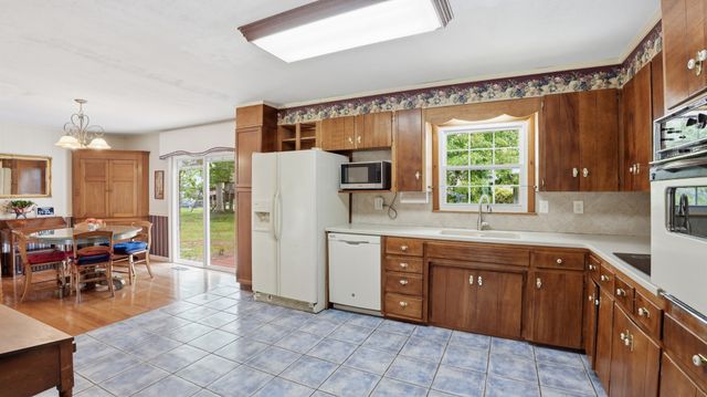 1205 Woodcrest Dr, Manchester, TN 37355