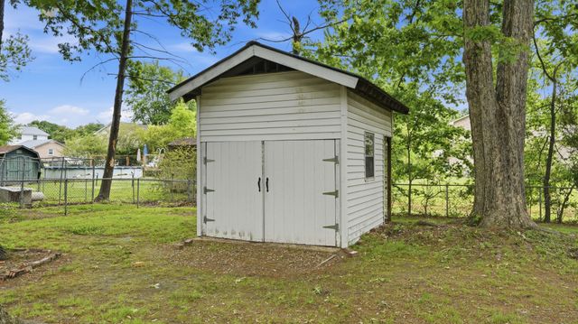 1205 Woodcrest Dr, Manchester, TN 37355