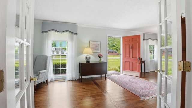1205 Woodcrest Dr, Manchester, TN 37355