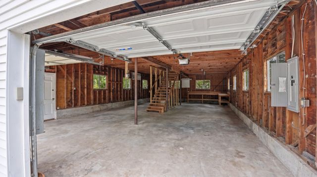 1205 Woodcrest Dr, Manchester, TN 37355