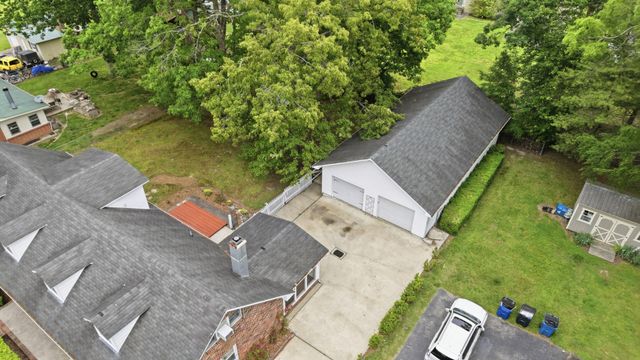 1205 Woodcrest Dr, Manchester, TN 37355
