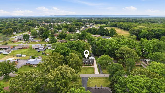 1205 Woodcrest Dr, Manchester, TN 37355