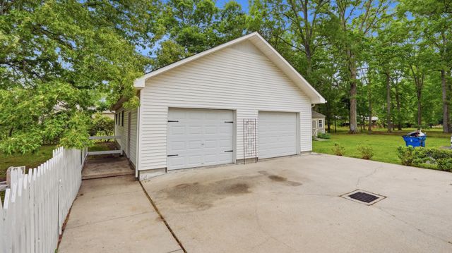 1205 Woodcrest Dr, Manchester, TN 37355