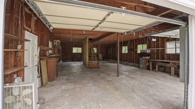 1205 Woodcrest Dr, Manchester, TN 37355