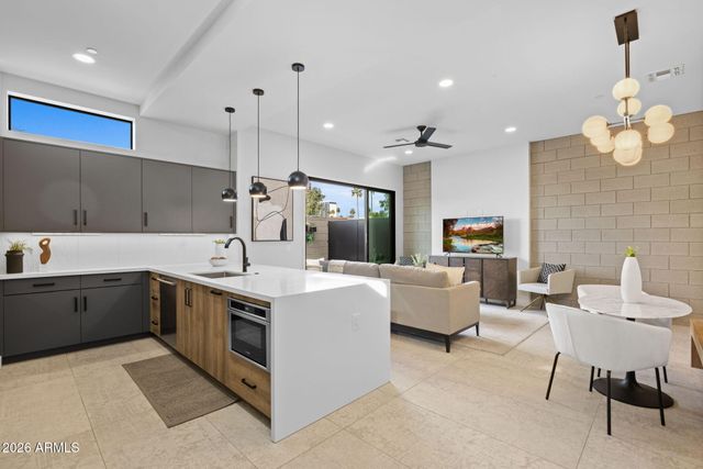 377 E WINDSOR Avenue 7, Phoenix, AZ 85004