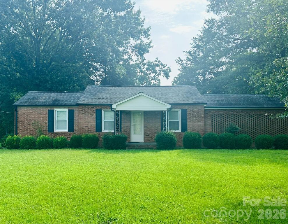 1952 N Nc 16 Business Highway, Denver, NC 28037