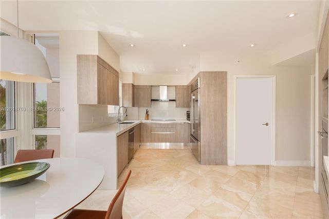 737 Crandon Blvd 402 402, Key Biscayne, FL 33149