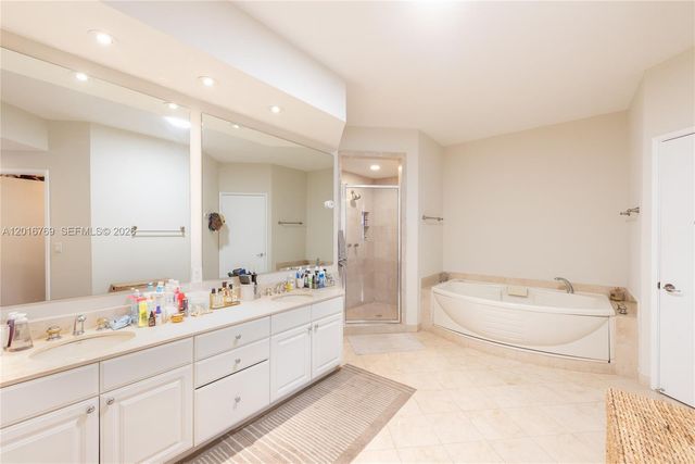 737 Crandon Blvd 402 402, Key Biscayne, FL 33149