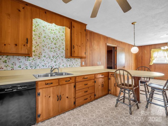 2815 Highland Drive, Lincolnton, NC 28092