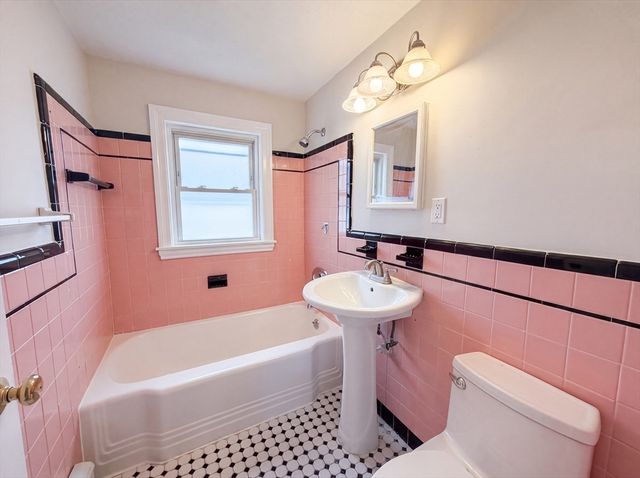 4 Macarthur Cir, Peabody, MA 01960