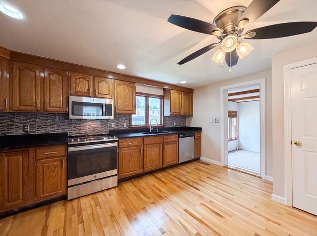4 Macarthur Cir, Peabody, MA 01960