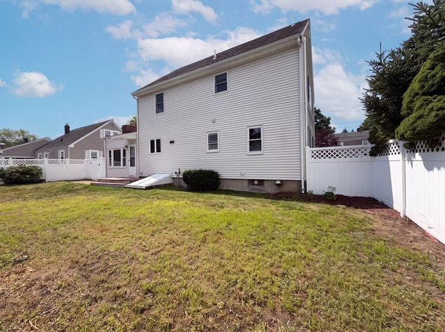 4 Macarthur Cir, Peabody, MA 01960