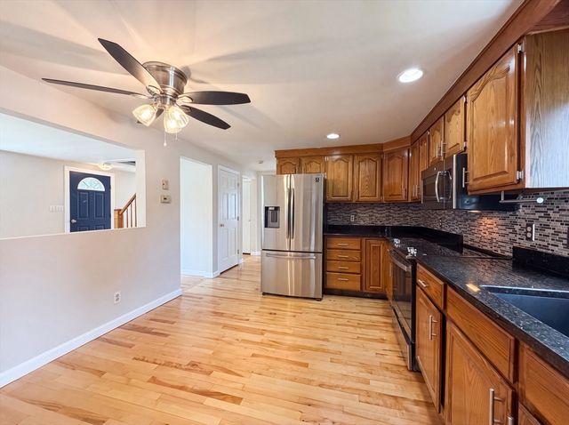4 Macarthur Cir, Peabody, MA 01960