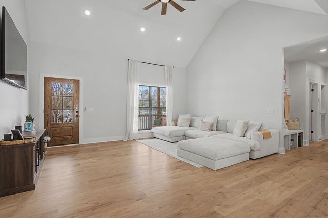 638 Howell Rd, Westmoreland, TN 37186