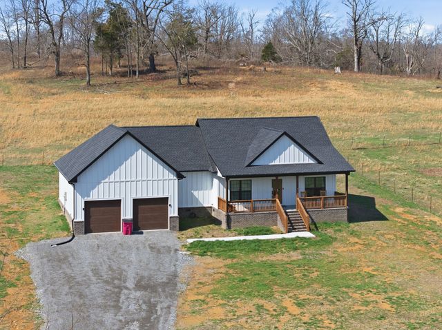 638 Howell Rd, Westmoreland, TN 37186