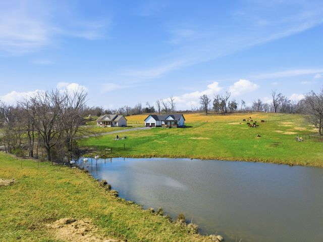 638 Howell Rd, Westmoreland, TN 37186