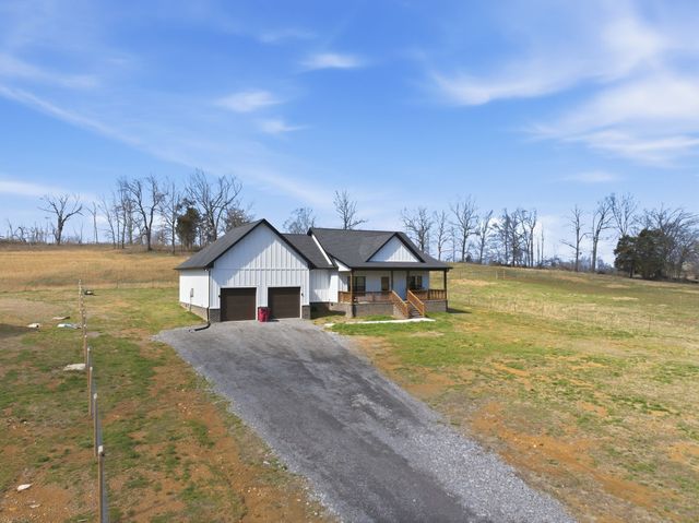 638 Howell Rd, Westmoreland, TN 37186