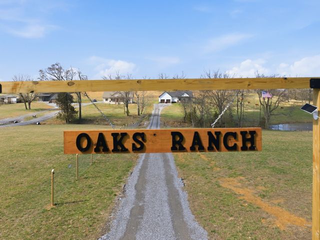 638 Howell Rd, Westmoreland, TN 37186