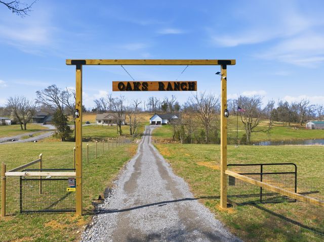 638 Howell Rd, Westmoreland, TN 37186