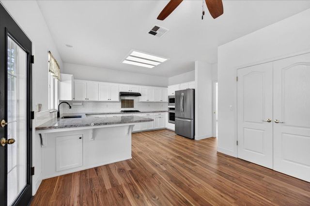 1942 E Desert Island Drive, Fresno, CA 93730