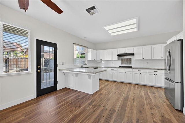 1942 E Desert Island Drive, Fresno, CA 93730