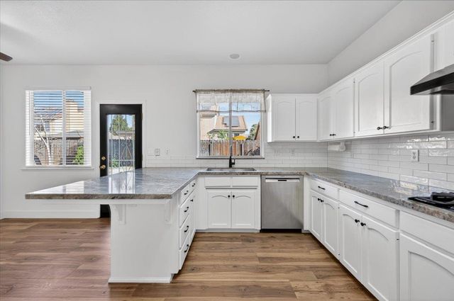 1942 E Desert Island Drive, Fresno, CA 93730