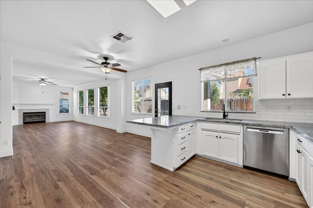 1942 E Desert Island Drive, Fresno, CA 93730