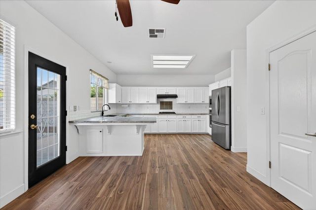 1942 E Desert Island Drive, Fresno, CA 93730