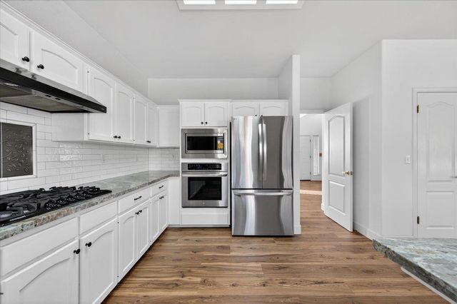 1942 E Desert Island Drive, Fresno, CA 93730