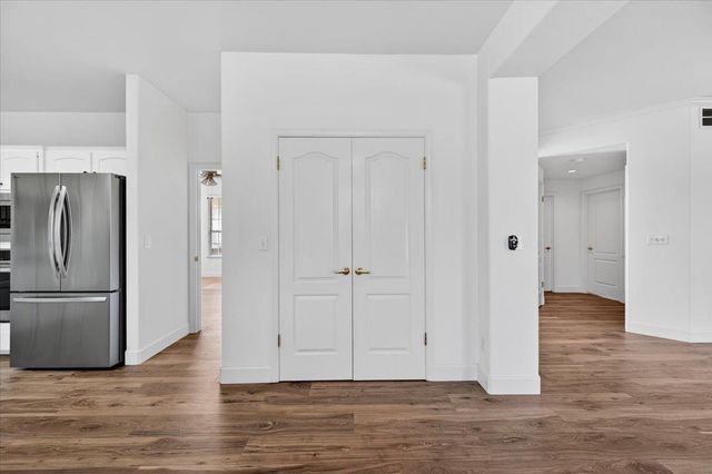 1942 E Desert Island Drive, Fresno, CA 93730