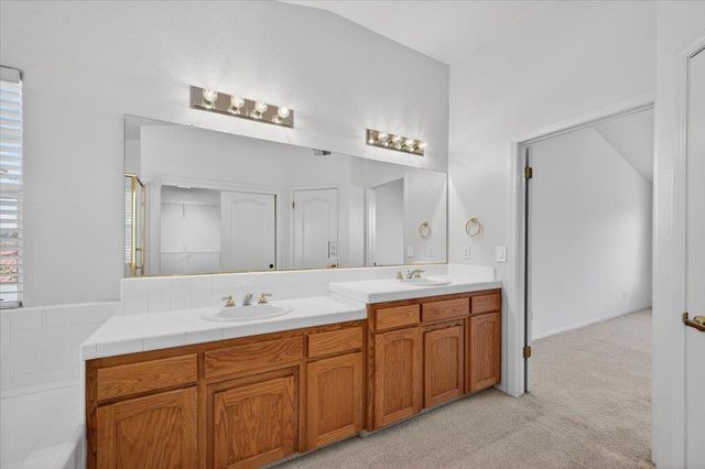 1942 E Desert Island Drive, Fresno, CA 93730