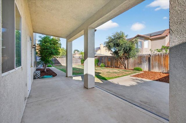 1942 E Desert Island Drive, Fresno, CA 93730