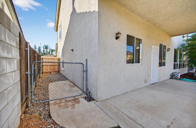 1942 E Desert Island Drive, Fresno, CA 93730