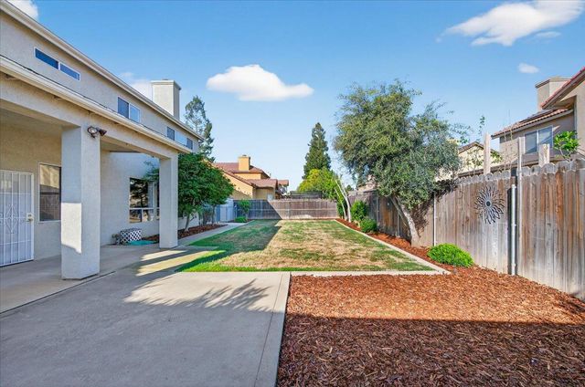 1942 E Desert Island Drive, Fresno, CA 93730