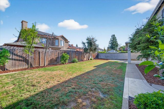 1942 E Desert Island Drive, Fresno, CA 93730