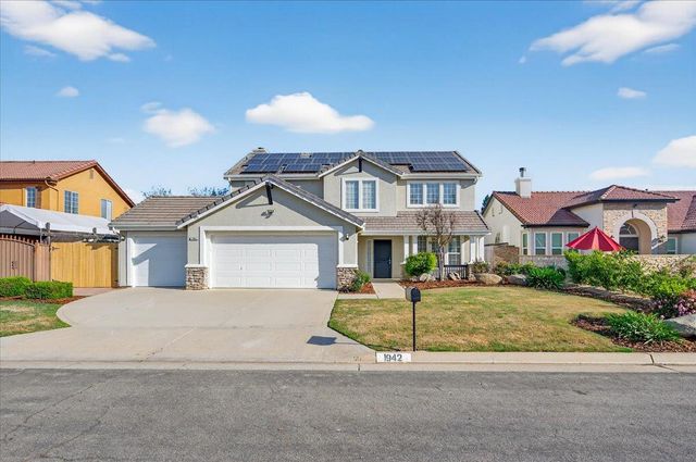 1942 E Desert Island Drive, Fresno, CA 93730