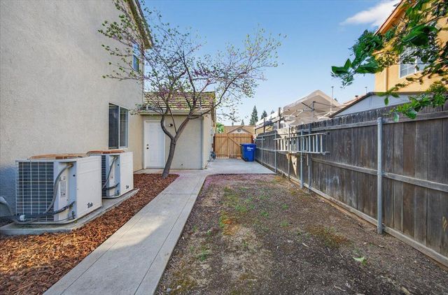 1942 E Desert Island Drive, Fresno, CA 93730