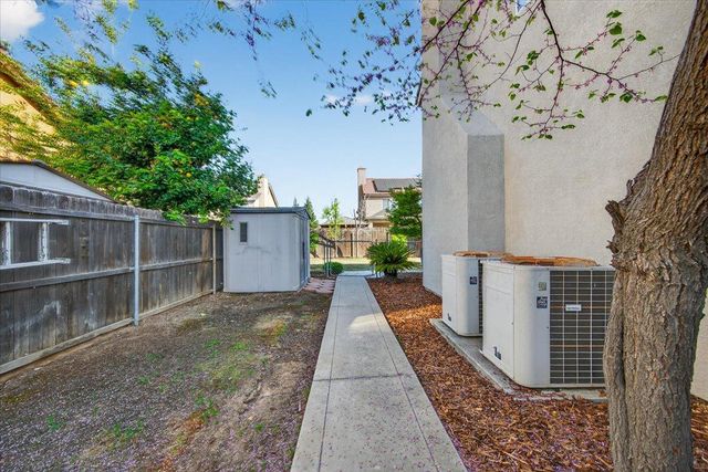 1942 E Desert Island Drive, Fresno, CA 93730